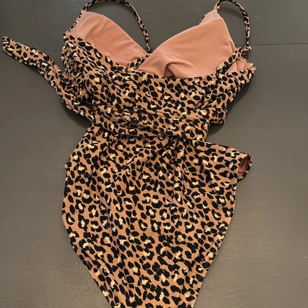 Aerie wrap around leopard one piece - Picture 8 of 9